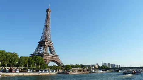 Eiffel tower from seine