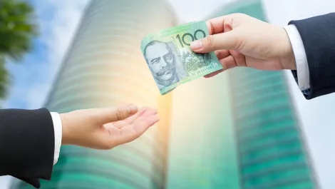 Au money changing hands