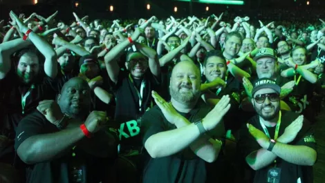 Xbox briefing photo aaron greenberg fans
